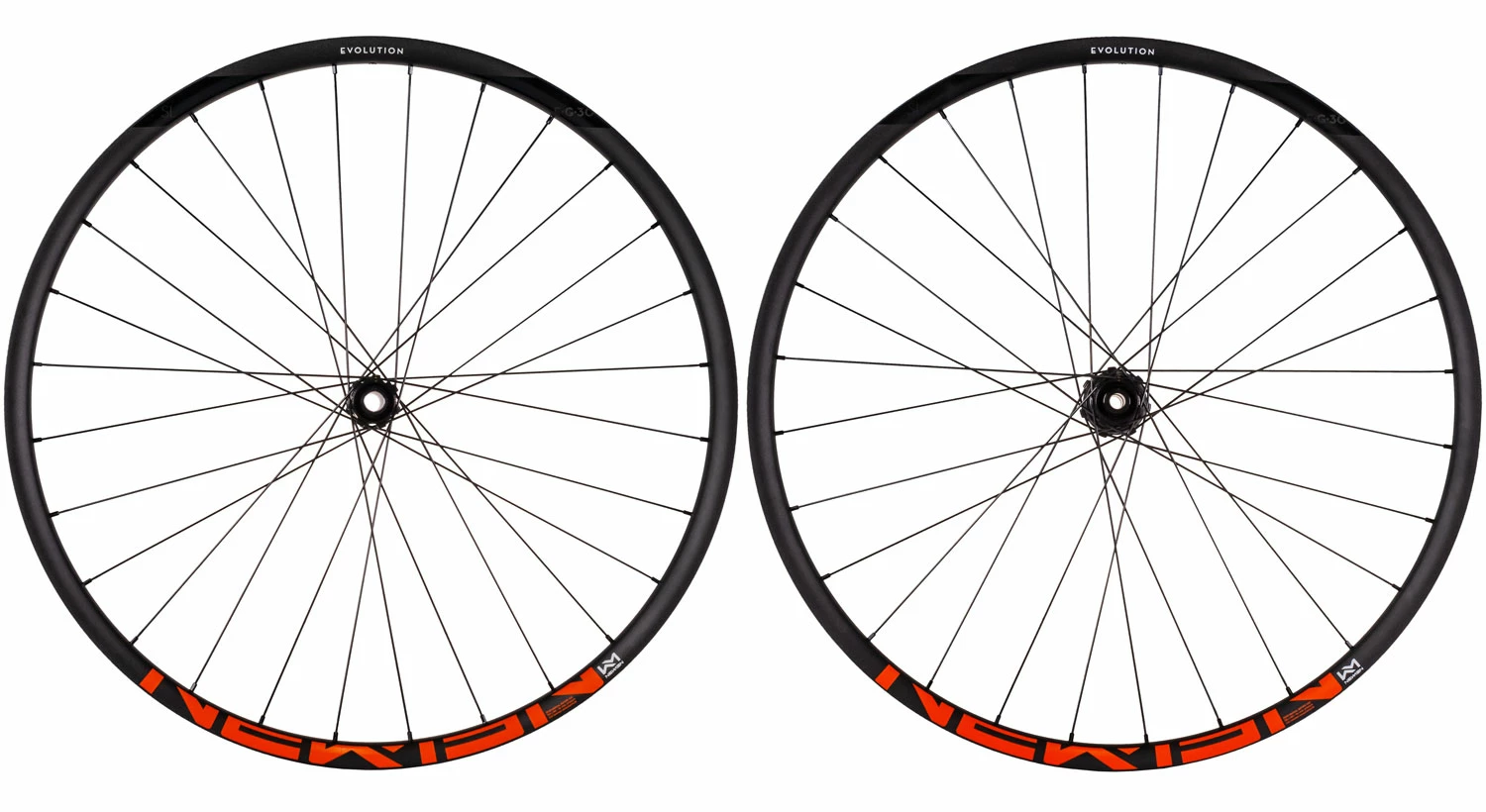 Newmen Jeu De Roues Evolution SL E.G.30 27,5" CL Shimano MicroSpline Boost 1 Newmen Jeu De Roues Evolution SL E.G.30 27,5" CL Shimano MicroSpline Boost